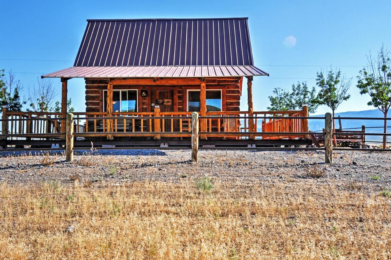 Remote Antimony Log Cabin With Green Meadow Views! Villa ภายนอก รูปภาพ