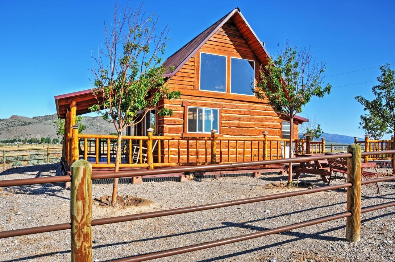 Remote Antimony Log Cabin With Green Meadow Views! Villa ภายนอก รูปภาพ